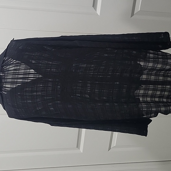 NEW IN Black Sheer Button-Up Blouse SIZE Medium - Picture 6 of 8